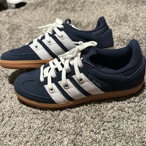 Women’s Adidas samba size 6 1/2